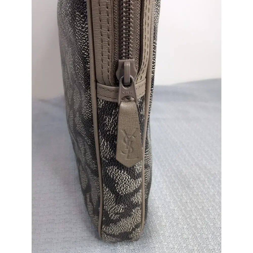 YVES‎ SAINT LAURENT Large Clutch Style Giraffe Pattern